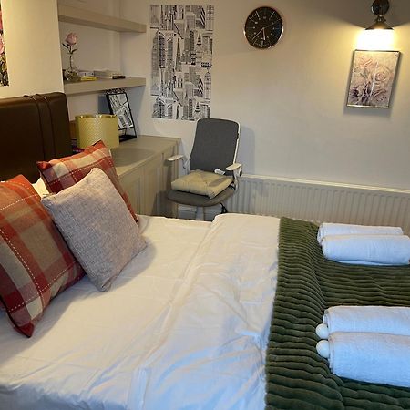 Surbiton London Luxe Rooms מראה חיצוני תמונה