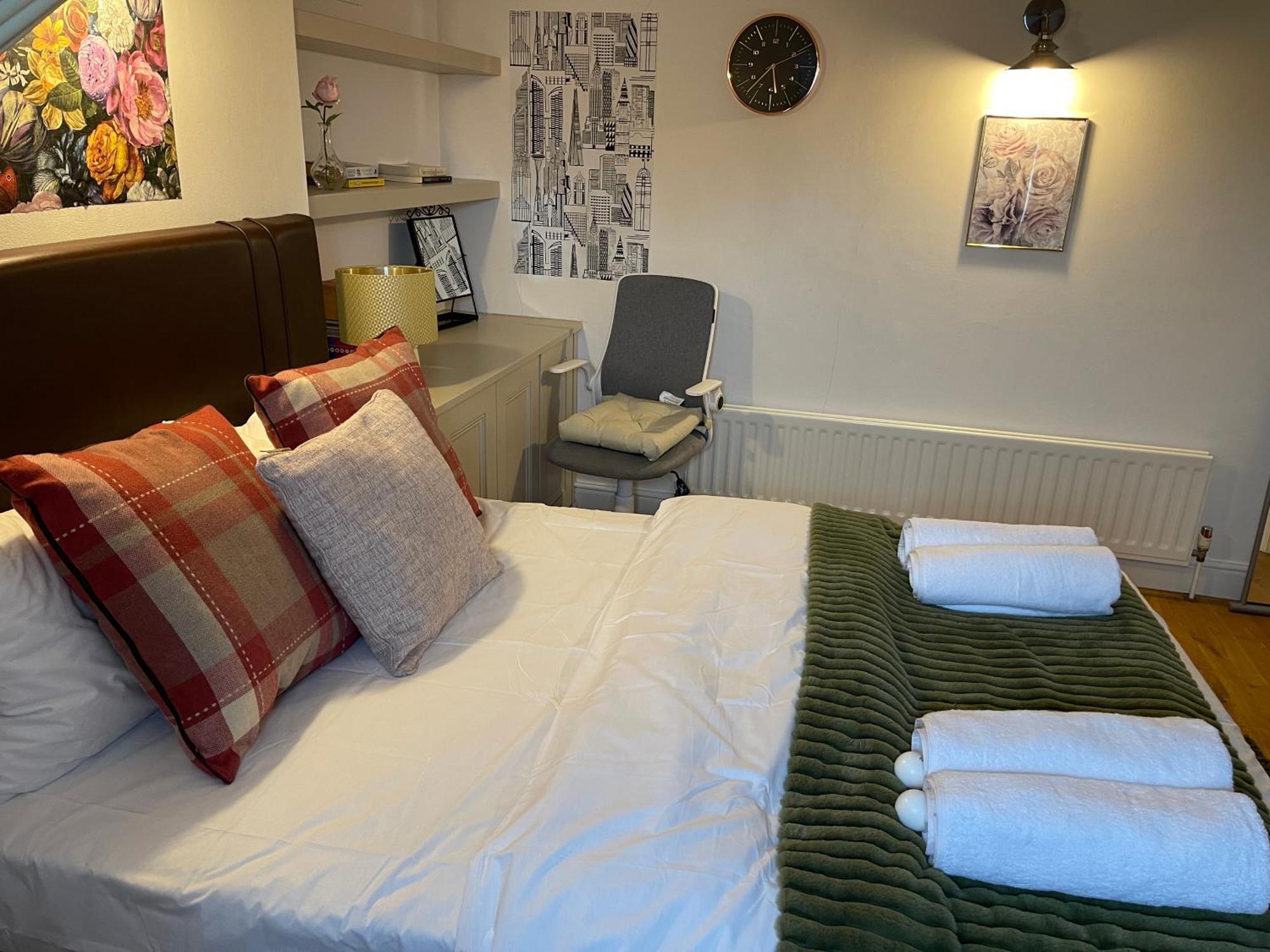 Surbiton London Luxe Rooms מראה חיצוני תמונה